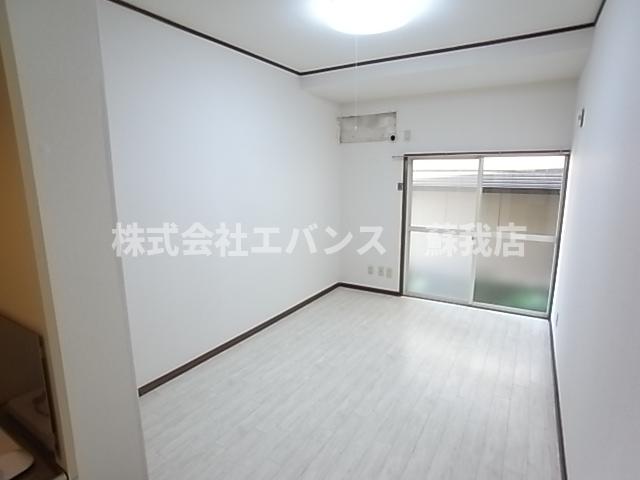 居室・リビング　こちらのリビングで趣味の時間をお楽しみください