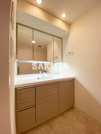 洗面設備　朝の身支度に欠かせない独立洗面台♪