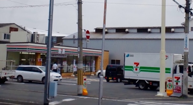 コンビニ　セブンイレブン守口南寺方東通6丁目店（コンビニ）まで481m