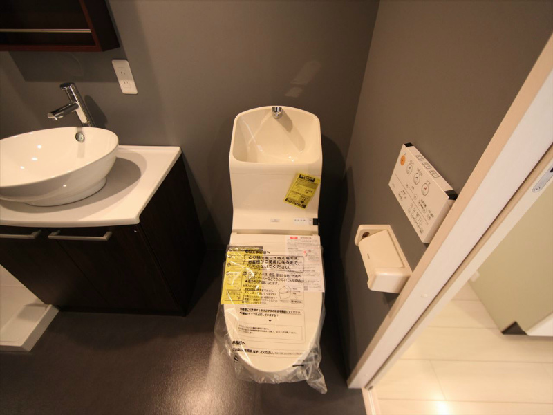 トイレ　温水洗浄暖房便座付トイレ