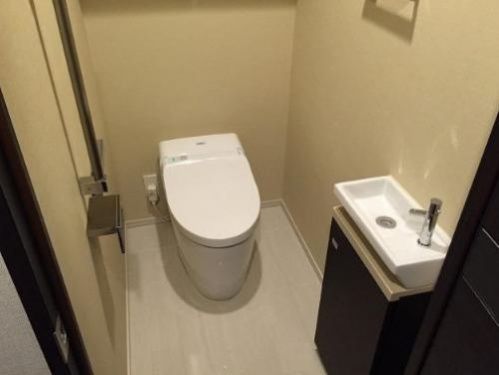 トイレ　（別タイプ参考写真）ブリリアタワー池袋　豊島区南池袋2