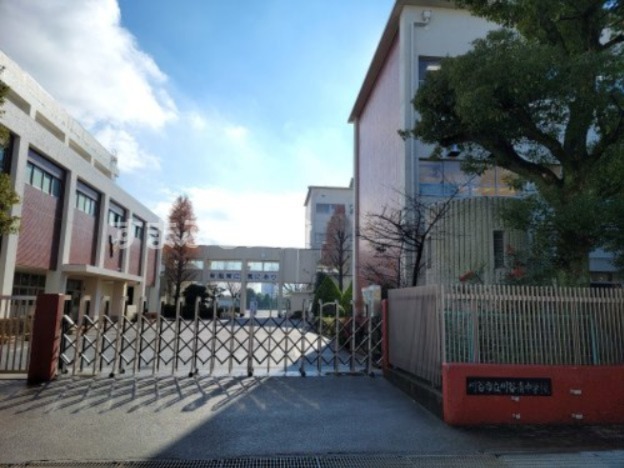 中学校　刈谷市立刈谷南中学校（中学校）まで320m