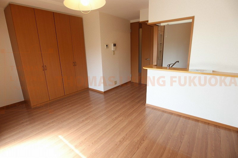 その他共有部分　キッチンからはリビングが見渡せます。