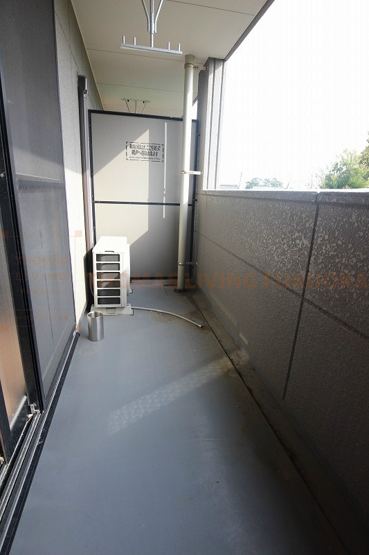 バルコニー　バルコニーは広く日当りも良好。