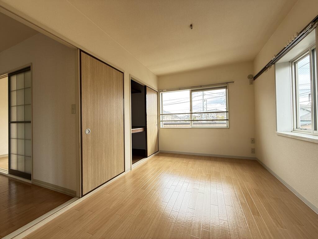 その他　和室も2面採光！！⇒洋室にリノベ