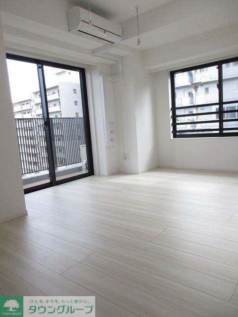 居室・リビング　Cタイプ2017年9月撮影 同タイプ803号室の写真です。