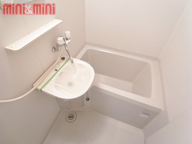 バス・シャワールーム　清潔感のある浴室