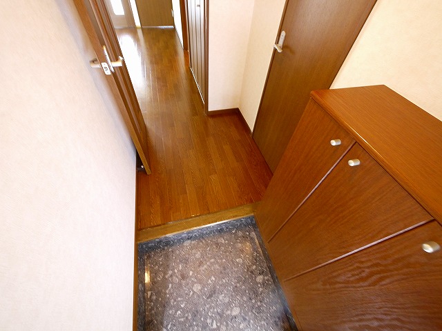 玄関　収納もある玄関です