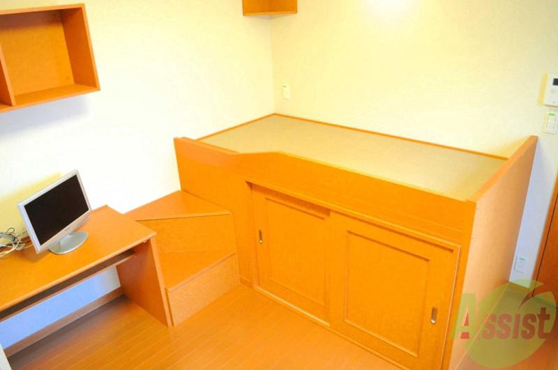 その他　お部屋にはベッド完備。効率的なお部屋です