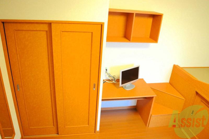 その他　収納スペース。実は階段のところも収納です