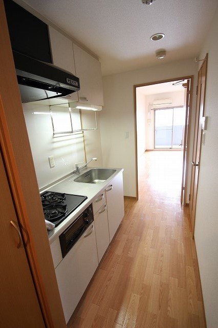 キッチン　同物件、別号室のものです。