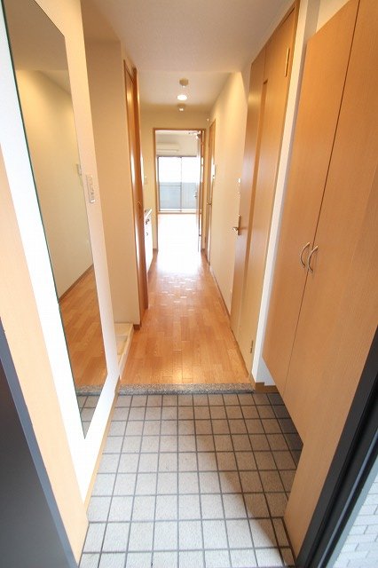 玄関　同物件、別号室のものです。