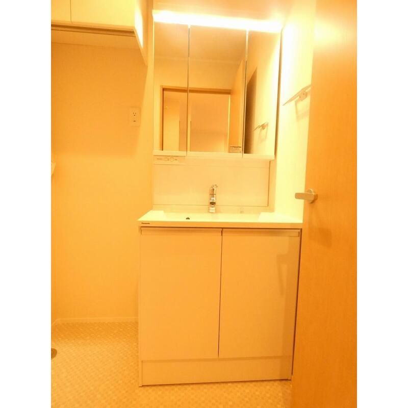 洗面設備　スペースが確保できる洗面所です