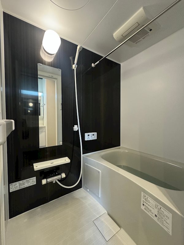 バス・シャワールーム　浴室乾燥・追い焚き付きのお風呂です♪