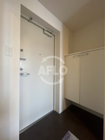 玄関　セレニテ江坂ルフレ　玄関