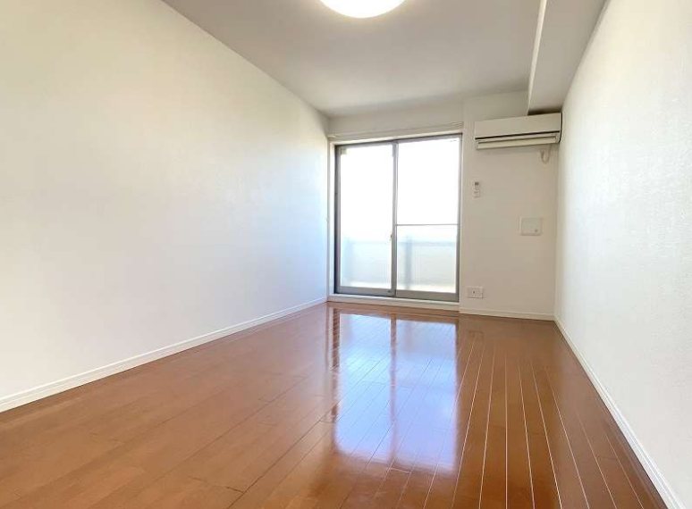 居室・リビング　同建物の別部屋の写真