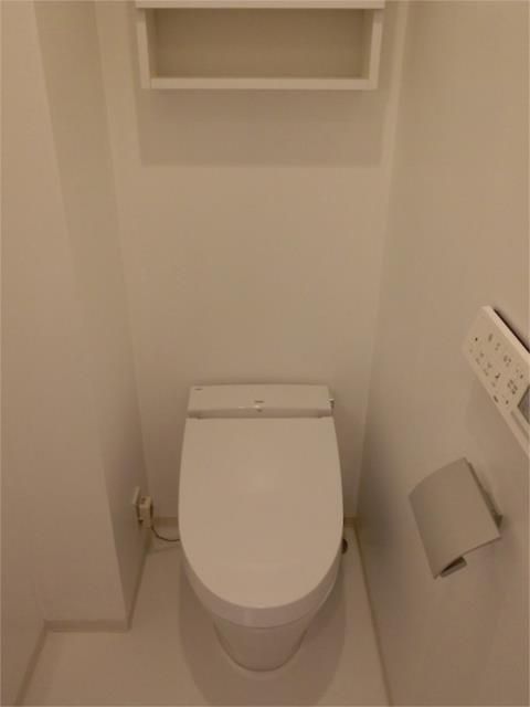 トイレ　■タンクレス温水洗浄便座■ウォールキャビネット収納付き♪