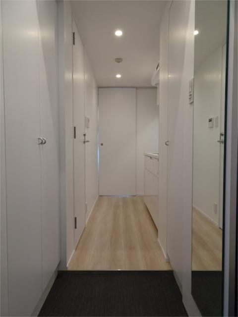 玄関　■モニタ付インターホン■シューズクローゼット■ダウンライト