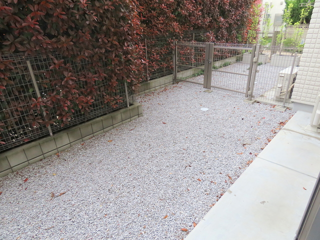 バルコニー　広いお庭付き