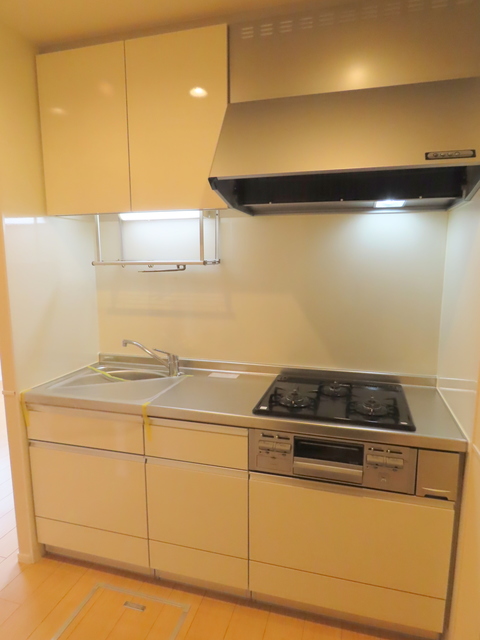 キッチン　ガス3口グリル付システムキッチン