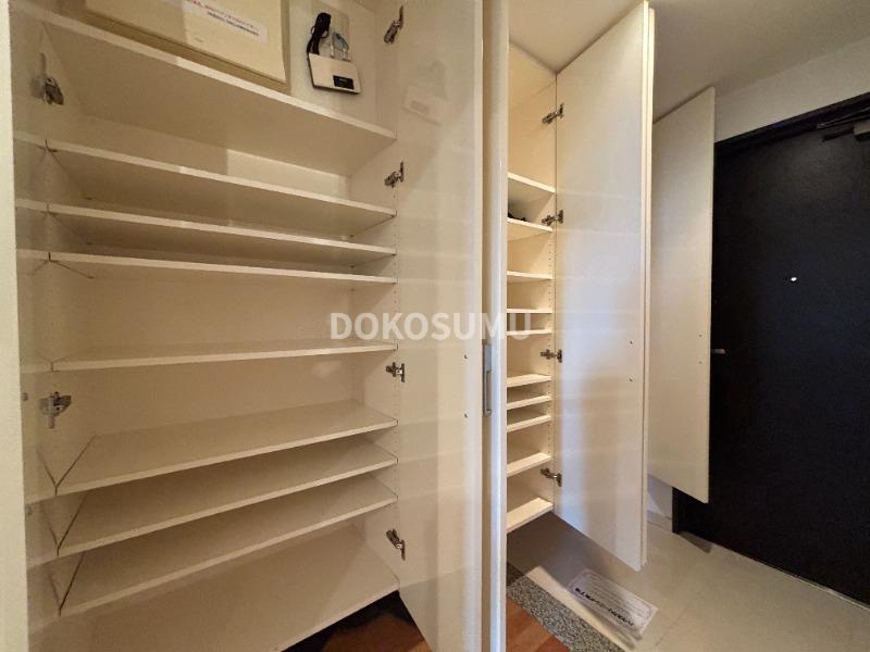 玄関　住まいの顔として相応しい、気品とゆとりのあるエントランス。