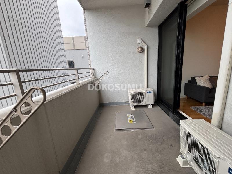 バルコニー　心地よい風と光を感じる、暮らしの楽しみが広がる場所。