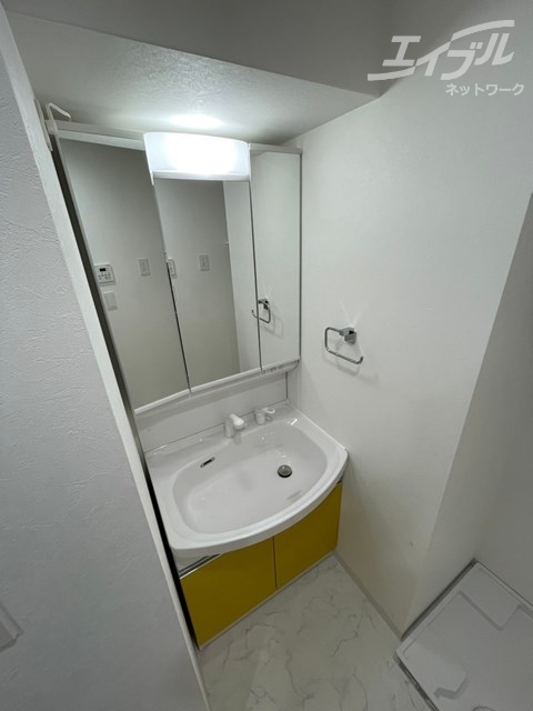 洗面設備　独立洗面台になります。