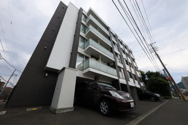 建物外観　★充実設備の広々3LDK！★市電駅徒歩圏、都市ガス採用！