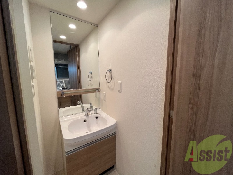 洗面設備　大きな洗面ボールのシャンドレ洗面台。オシャレさんには必需品