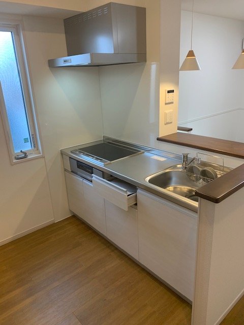 キッチン　対面キッチン（ＩＨクッキングヒーター付のシステムキッチン）