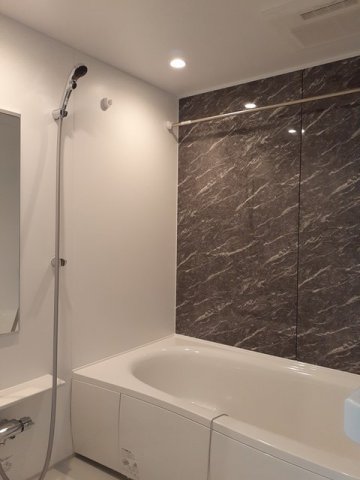 バス・シャワールーム　コンパクトで使いやすいお風呂です