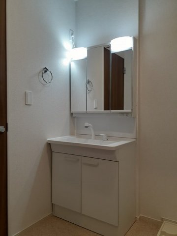 洗面設備　スペースが確保できる洗面所です