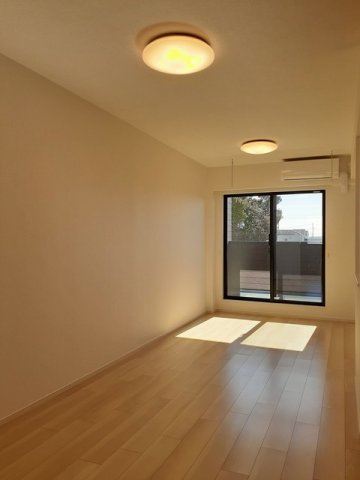 居室・リビング　こちらのリビングで趣味の時間をお楽しみください