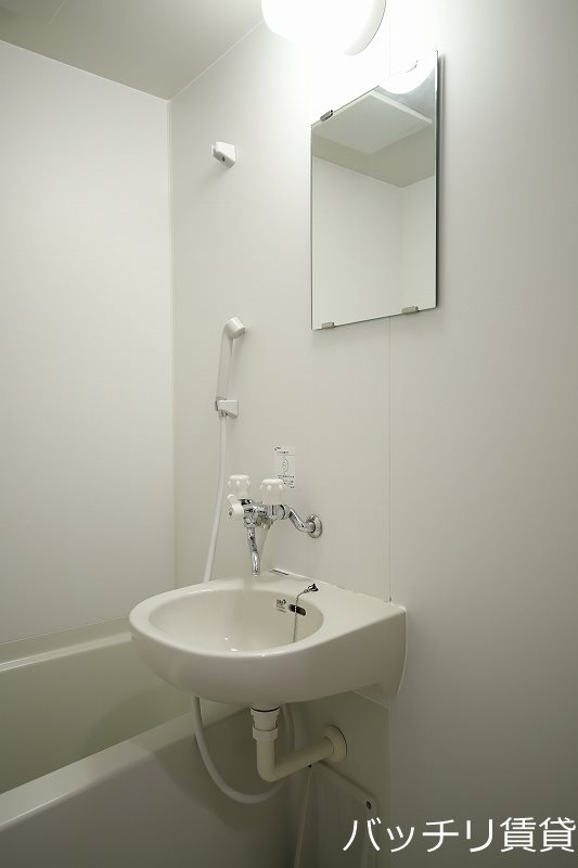 バス・シャワールーム　※同型タイプの為、現状を優先いたします