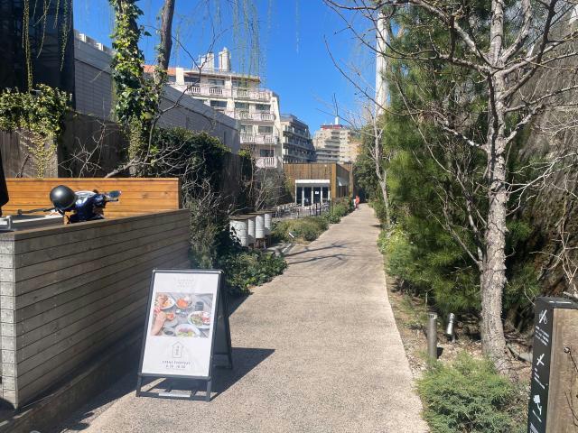 ショッピングセンター　LOG　ROAD　DAIKANYAMA（ショッピングセンター）まで599m