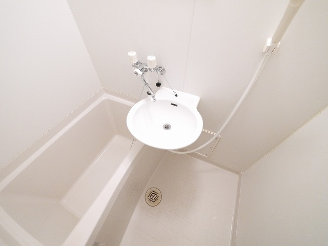 バス・シャワールーム　落ち着いた空間のお風呂です