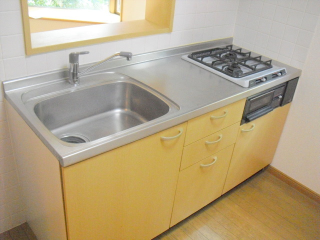 キッチン　料理の幅も広がるグリル付２口ガスシステムキッチン