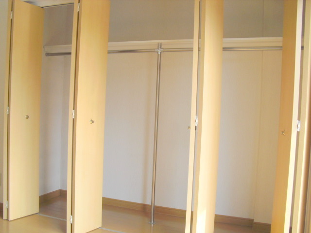 収納　たっぷり幅のクローゼット