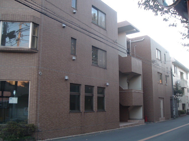 その他共有部分　駅から平坦な道で３分　外壁タイル貼オートロック付マンション