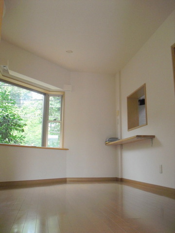 居室・リビング　角部屋２面採光　ＬＤＫ１０帖