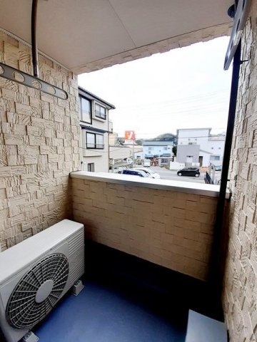 バルコニー　暖かな日差しのふりそそぐバルコニー