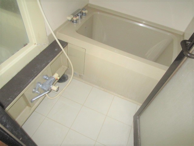 バス・シャワールーム　別号室の参考写真になります。