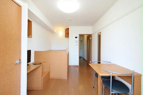 居室・リビング　１Ｆはフローリング仕様・２Ｆは絨毯仕様になります。