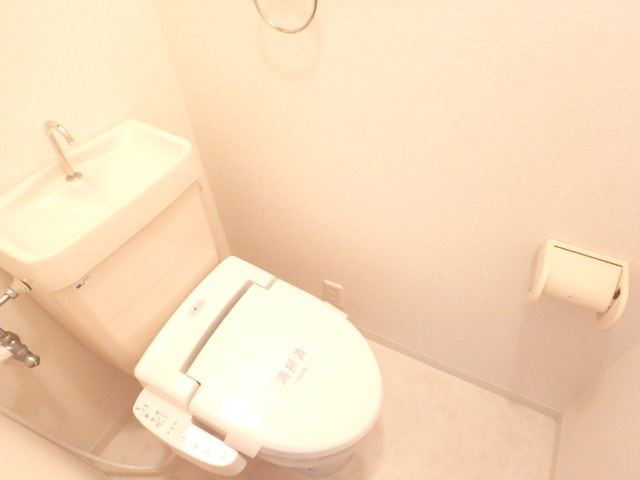トイレ　温水洗浄便座つきトイレ♪