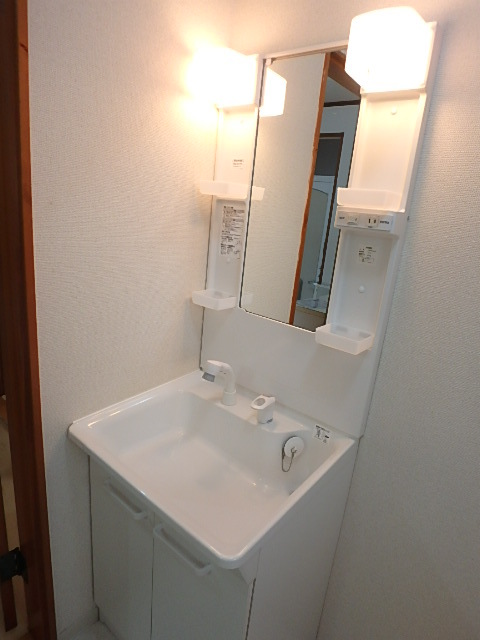 洗面設備　忙しい朝に便利な洗髪洗面化粧台♪