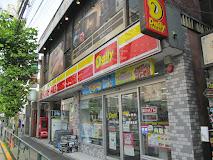 コンビニ　デイリーヤマザキ 六本木5丁目店（コンビニ）まで164m