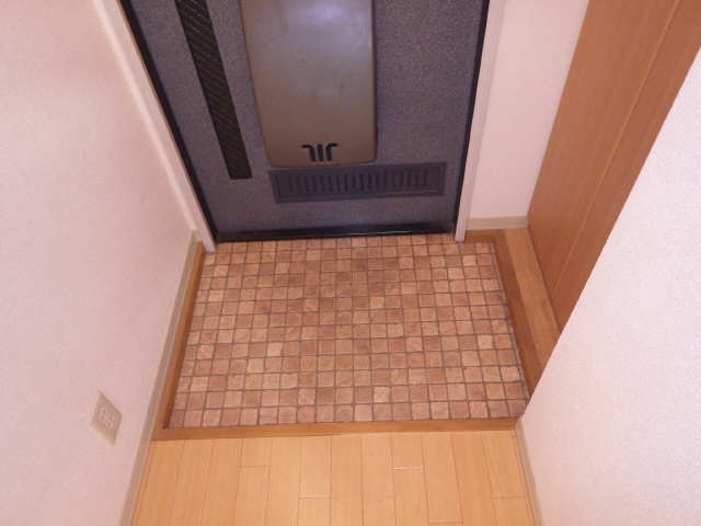 玄関　同物件同タイプ室内写真