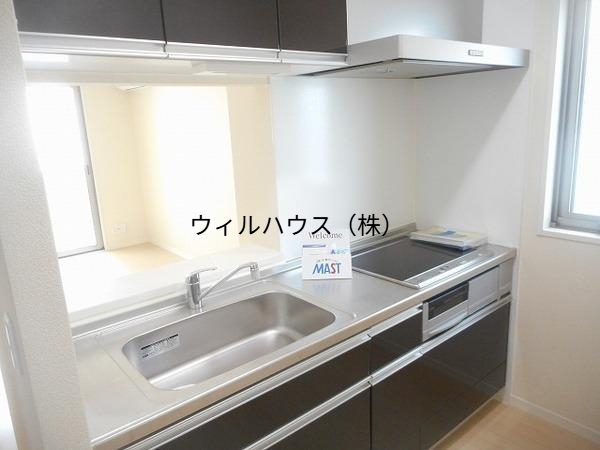 キッチン　３口コンロ付きシステムキッチン！