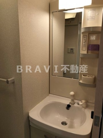 洗面設備　【ヴィラタワー谷町】独立洗面台で身支度をすべて済ませてしまい