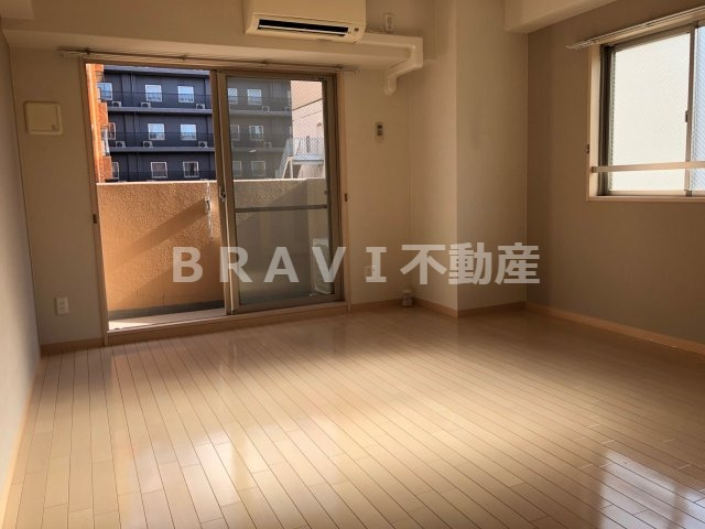 居室・リビング　【ヴィラタワー谷町】ゆったりとしたリビングです